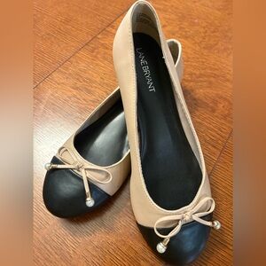 NWT Lane Bryant Black and Tan Flats with Bow Accent
